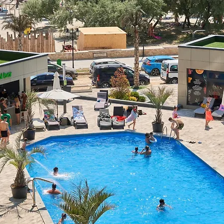 Endless Summer 64 Pools Prarking Apartament Năvodari