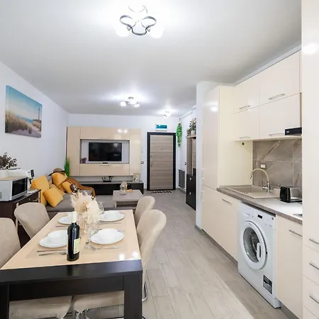 Endless Summer 64 Pools Prarking Apartament *