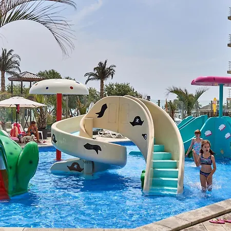 Endless Summer 64 Pools Prarking Apartament *